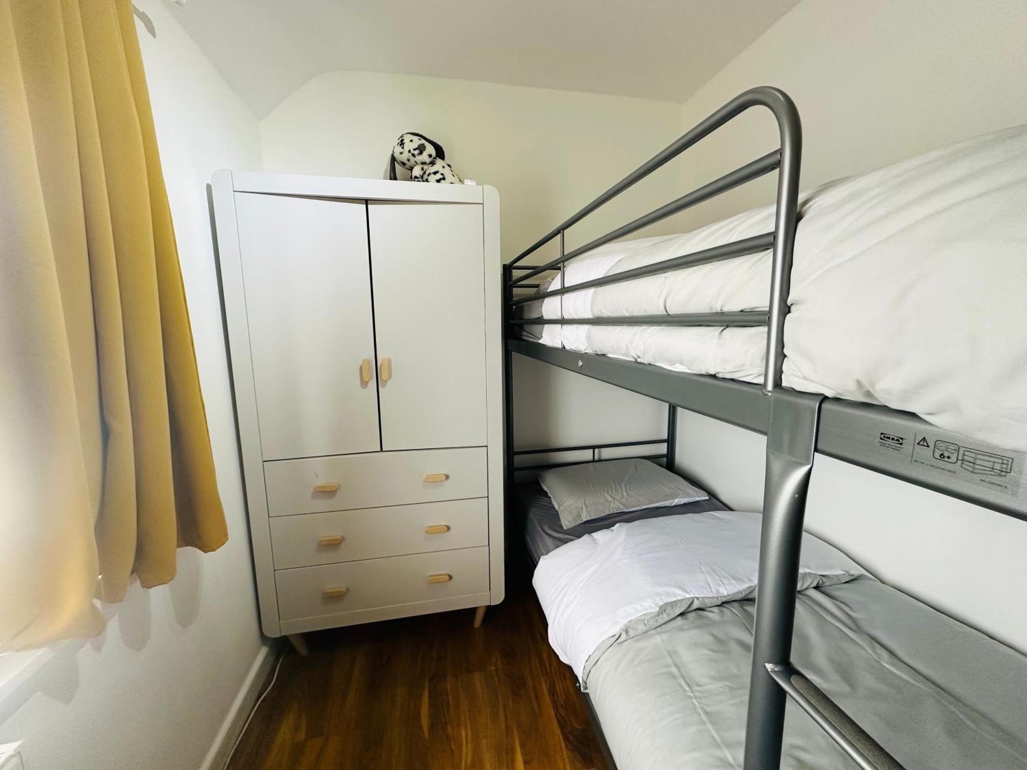 Beautiful Home In London With Easy Access To Central London Саттон Экстерьер фото