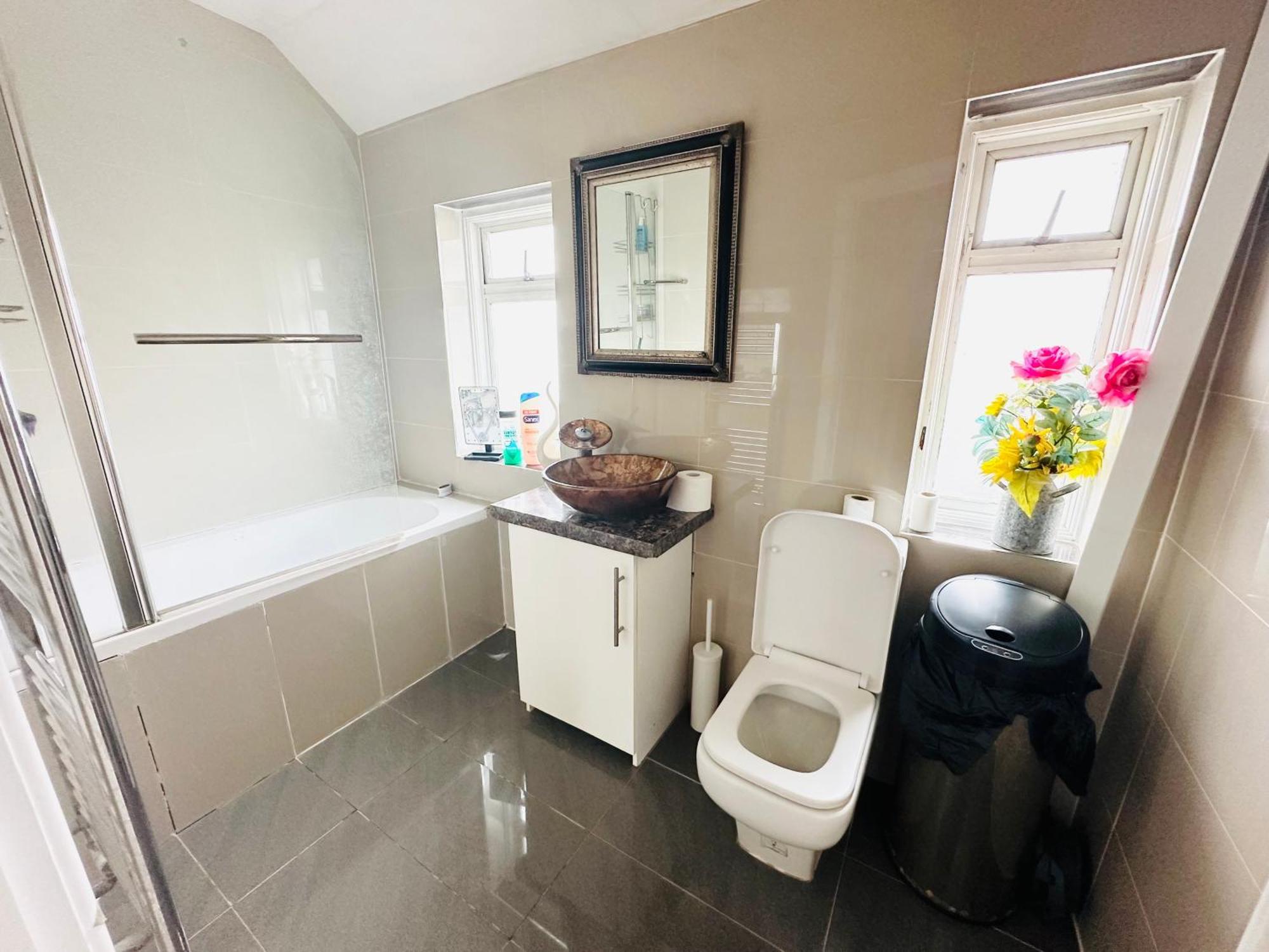 Beautiful Home In London With Easy Access To Central London Саттон Экстерьер фото