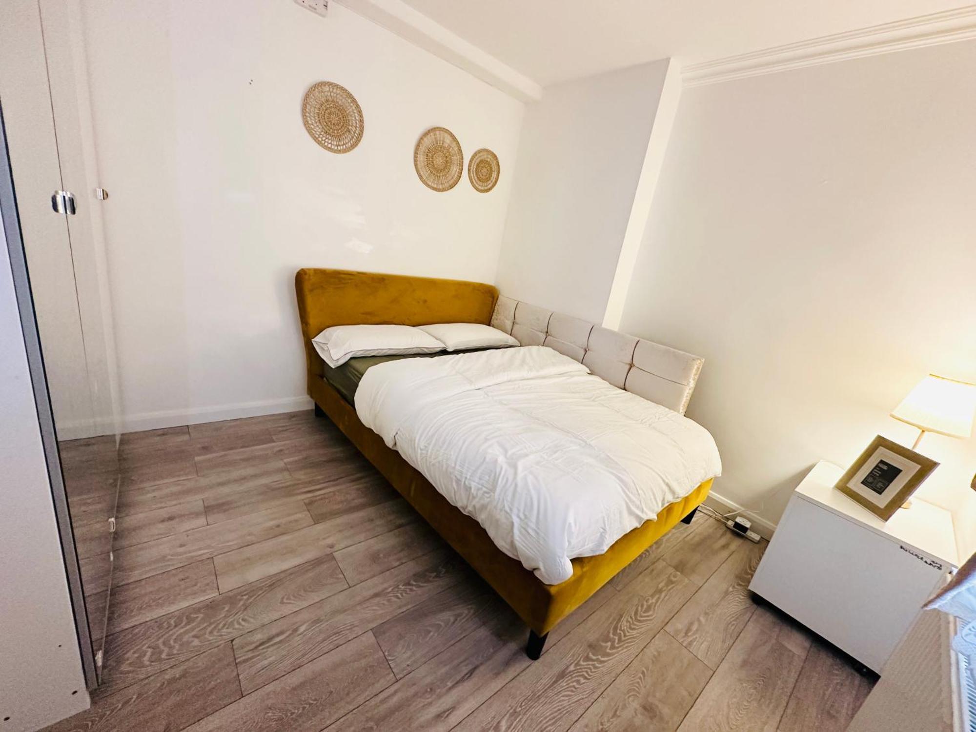 Beautiful Home In London With Easy Access To Central London Саттон Экстерьер фото
