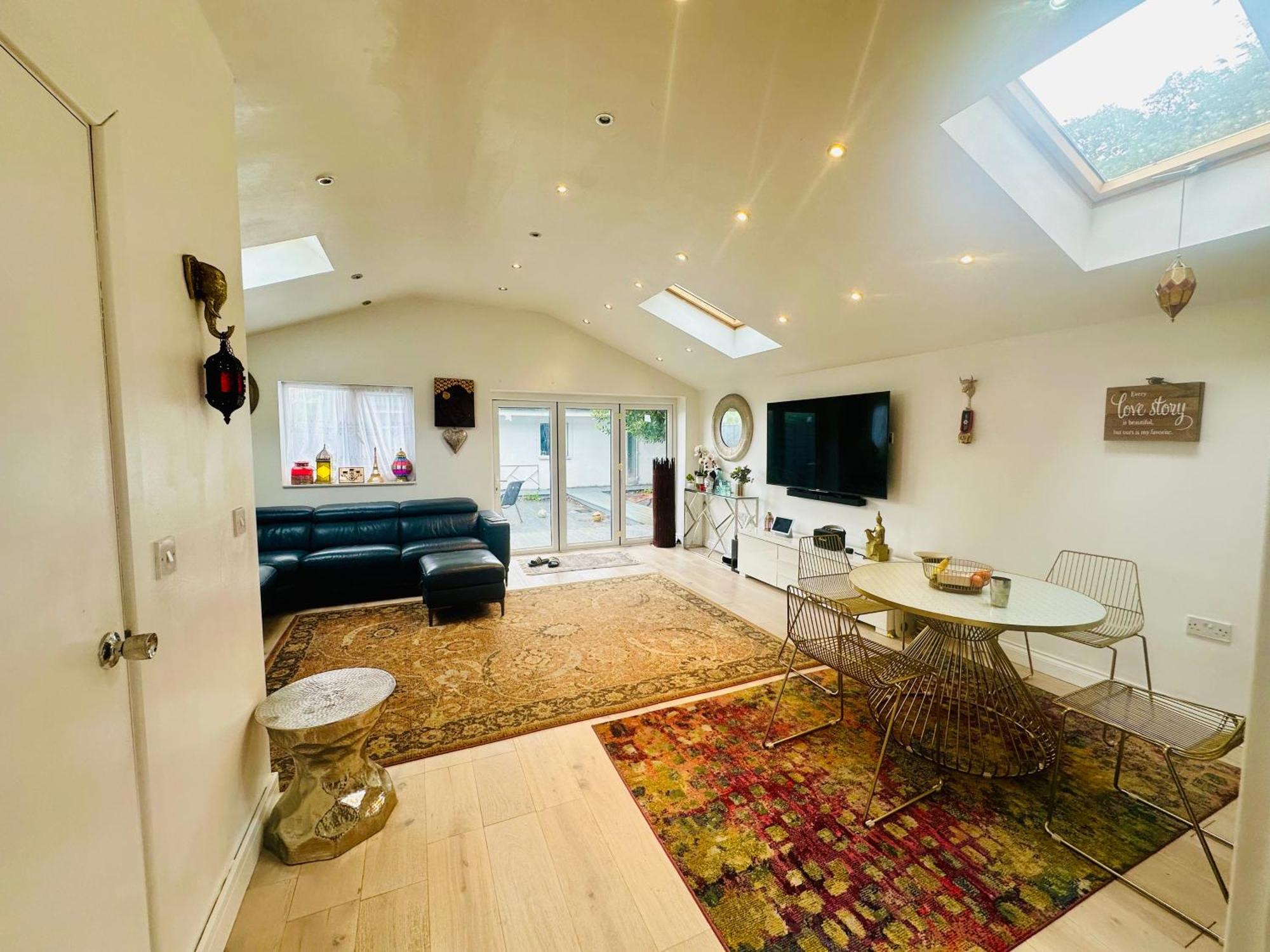 Beautiful Home In London With Easy Access To Central London Саттон Экстерьер фото