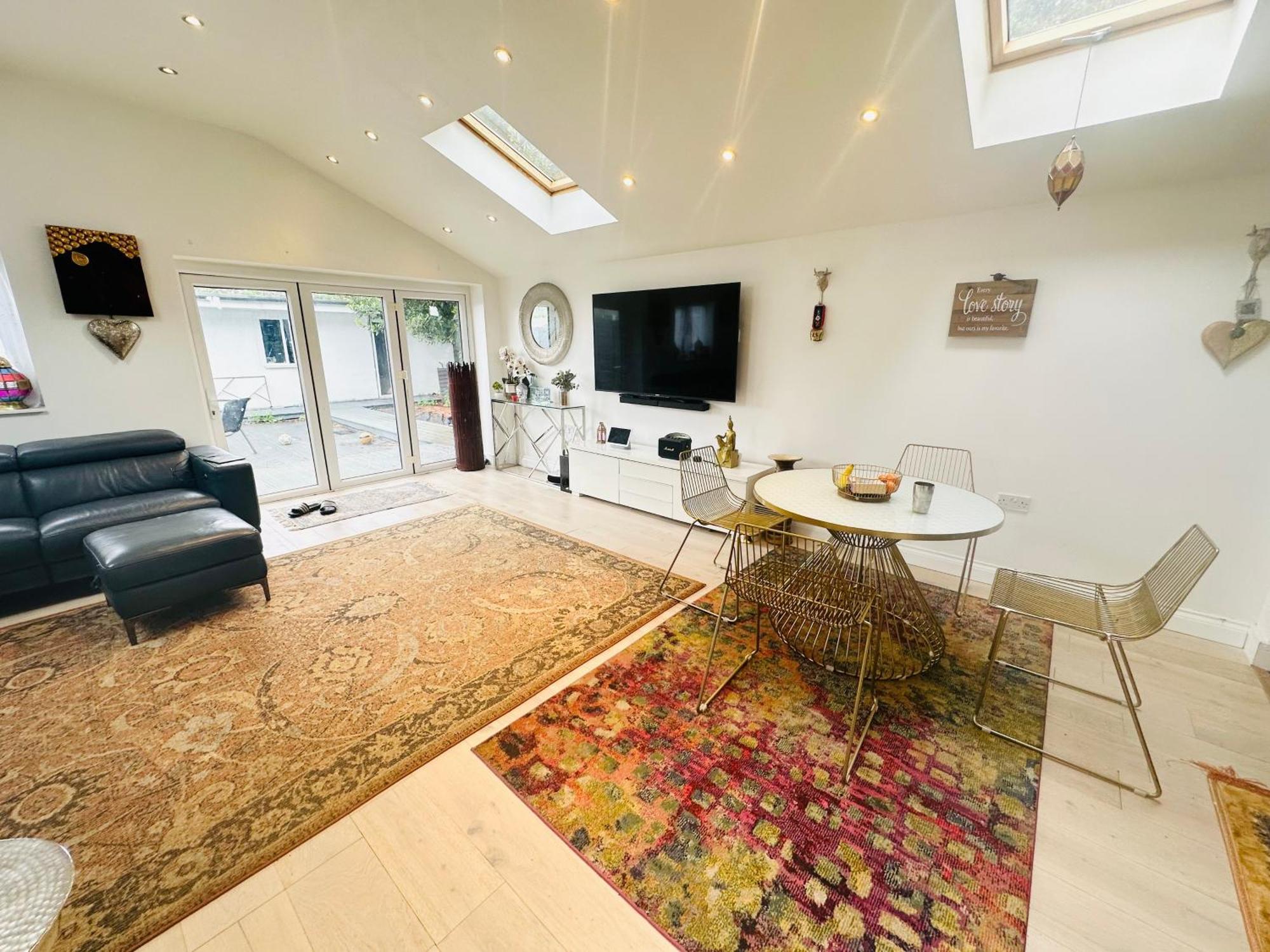 Beautiful Home In London With Easy Access To Central London Саттон Экстерьер фото
