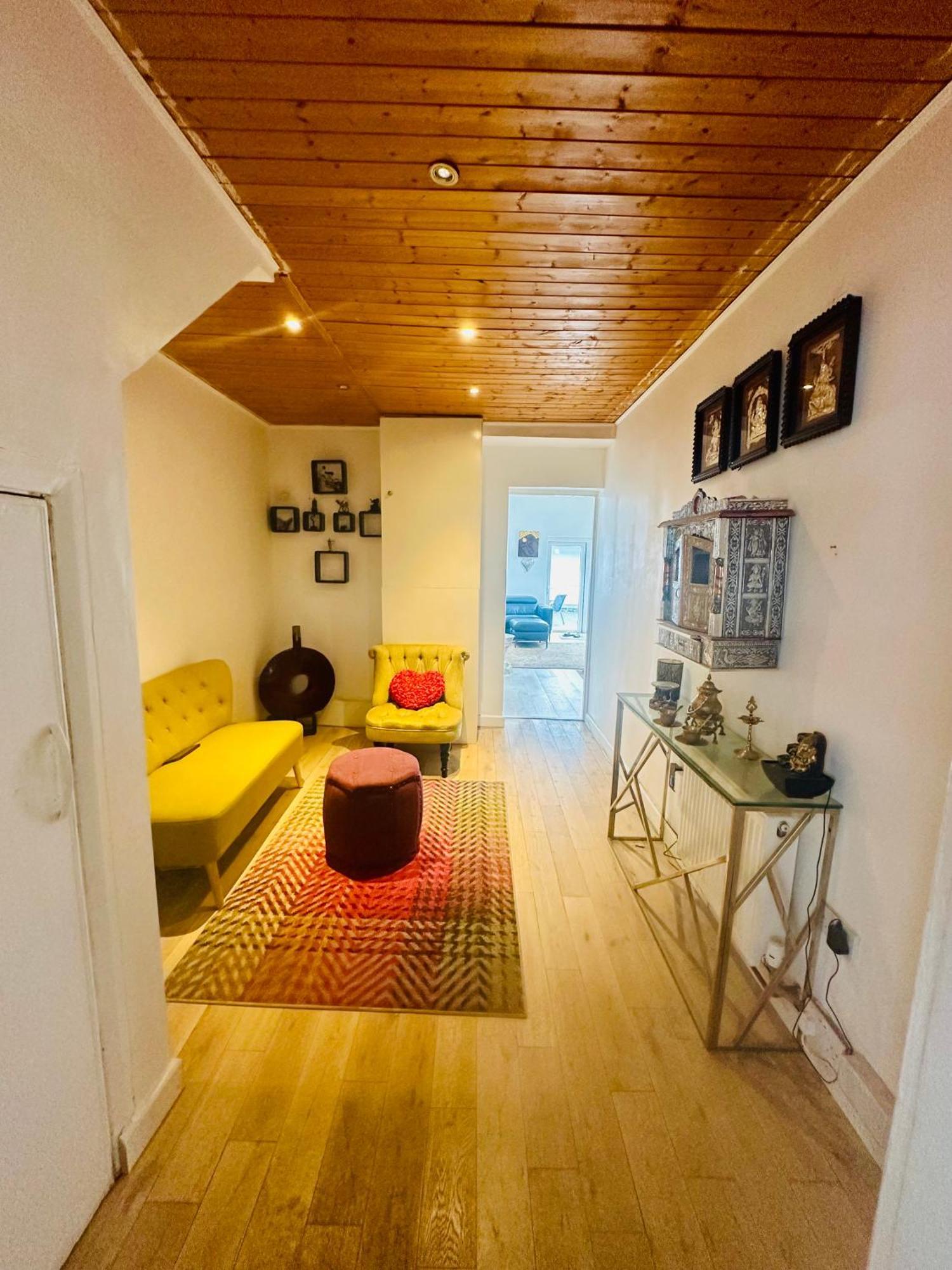 Beautiful Home In London With Easy Access To Central London Саттон Экстерьер фото